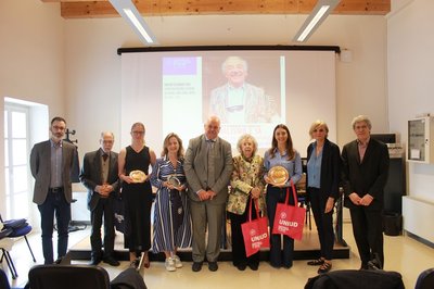 La vincitrici del premio e delle menzioni con relatori e organizzatori