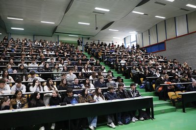 L'aula gremita di studenti all'inaugurazione dello Student Day
