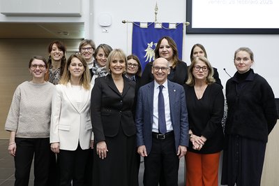Antonella Viola, Roberto Pinton, Laura Casella con le relatrici, ricercatrici degli otto dipartimenti
