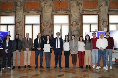 Le studentesse con i familiari, Gianfranco Marconi, Angelo Montanari, Camilla Benedetti