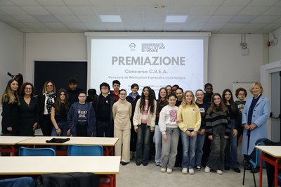 Studenti premiati e docenti dell'Istituto Ellero, a sinistra le referenti Tania Abbisso e Alessandra Ferraro