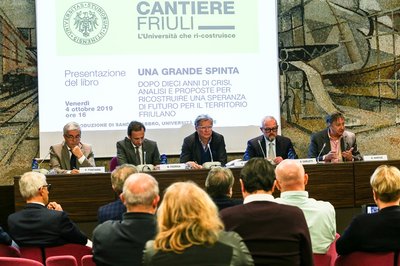 Tavolo relatori: da sinistra Fontanini, Fedriga, Da Pozzo, Garlatti, Santuz