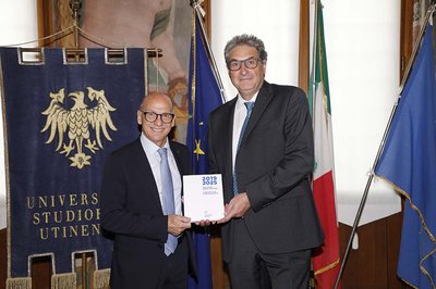 Roberto Pinton e Andrea Cafarelli con il "Rapporto di fine mandato"