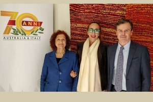 Antonella Riem con l'allora ambasciatore Gregg French e la Cultural Officer Clelia March Doeve per i festeggiamenti dei 70 anni dell'ambasciata d'Australia a Roma (20/02/2019)