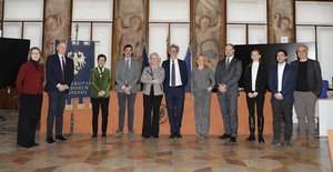 anteprima - Le delegazioni degli atenei di Udine e Klagenfurt, al centro, da destra, Angelo Montanari e Ada Pellert