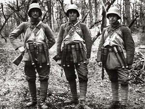 Tre soldati delle truppe d'assalto dell'esercito imperiale tedesco, qualche giorno dopo Caporetto