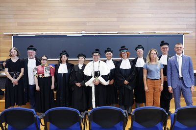 I primi laureati in Scienza e cultura del cibo, assieme alla Commissione