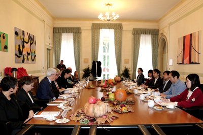 Tavolo dell'incontro con delegazione cinese