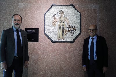Da sin. il presidente della Scuola Mosaicisti del Friuli Stefano Lovison e il rettore Roberto Pinton