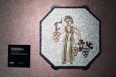 Il mosaico realizzato dagli allievi della Scuola Mosaicisti del Friuli