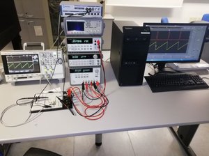 Il banco di lavoro nel Laboratorio didattico di elettronica del polo scientifico