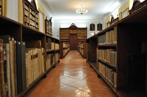 Un'immagine della biblioteca Forio ricollocata nella sua sede originaria di palazzo Florio