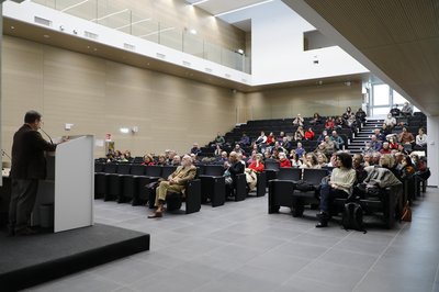 Il pubblico mentre ascolta l'intervento del prof. Enrico Peterlunger