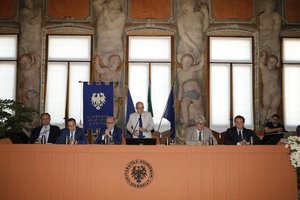 La presentazione: da sinistra Sechi, Caporale, Riccardi, Pinton, De Toni, Robiony (ph. C. Giacomini)