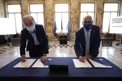 La firma dell'accordo Uniud - Fondazione Friuli