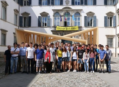 Foto di gruppo per la Scuola estiva nazionale per studenti sulla Fisica Moderna
