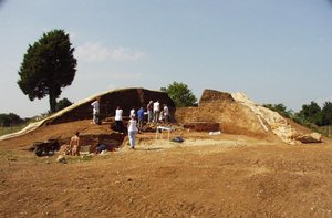Il tumulo di Sant'Osvaldo in corso di scavo